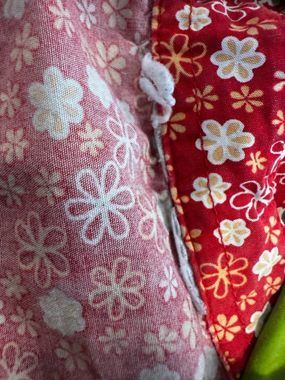 VTG 90 Looney Tunes tweety bird “It Wasn’t Me” red floral sleeveless button top - Picture 9 of 9